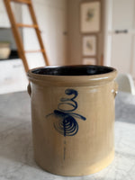 Load image into Gallery viewer, #3 Salt Glazed Crock Bee Sting
