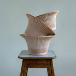 Load image into Gallery viewer, DAISY POT RAW Rosa 25 cm 5.1 x 9.8 x 9.8"
