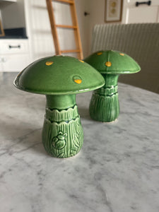 Vintage Mushroom Salt & Pepper Grn MCM