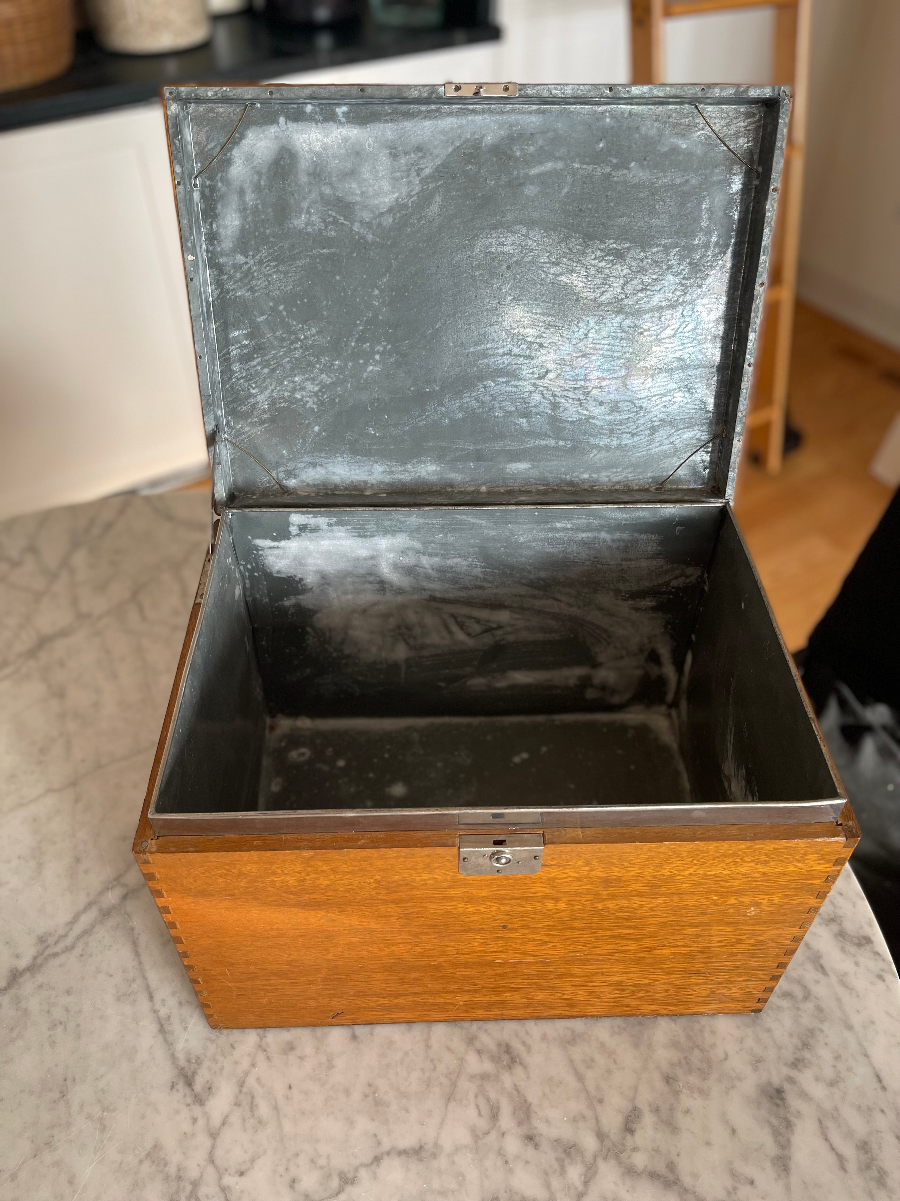 Fabulous Vintage Tea Box with Tin Liner Dragon Motif